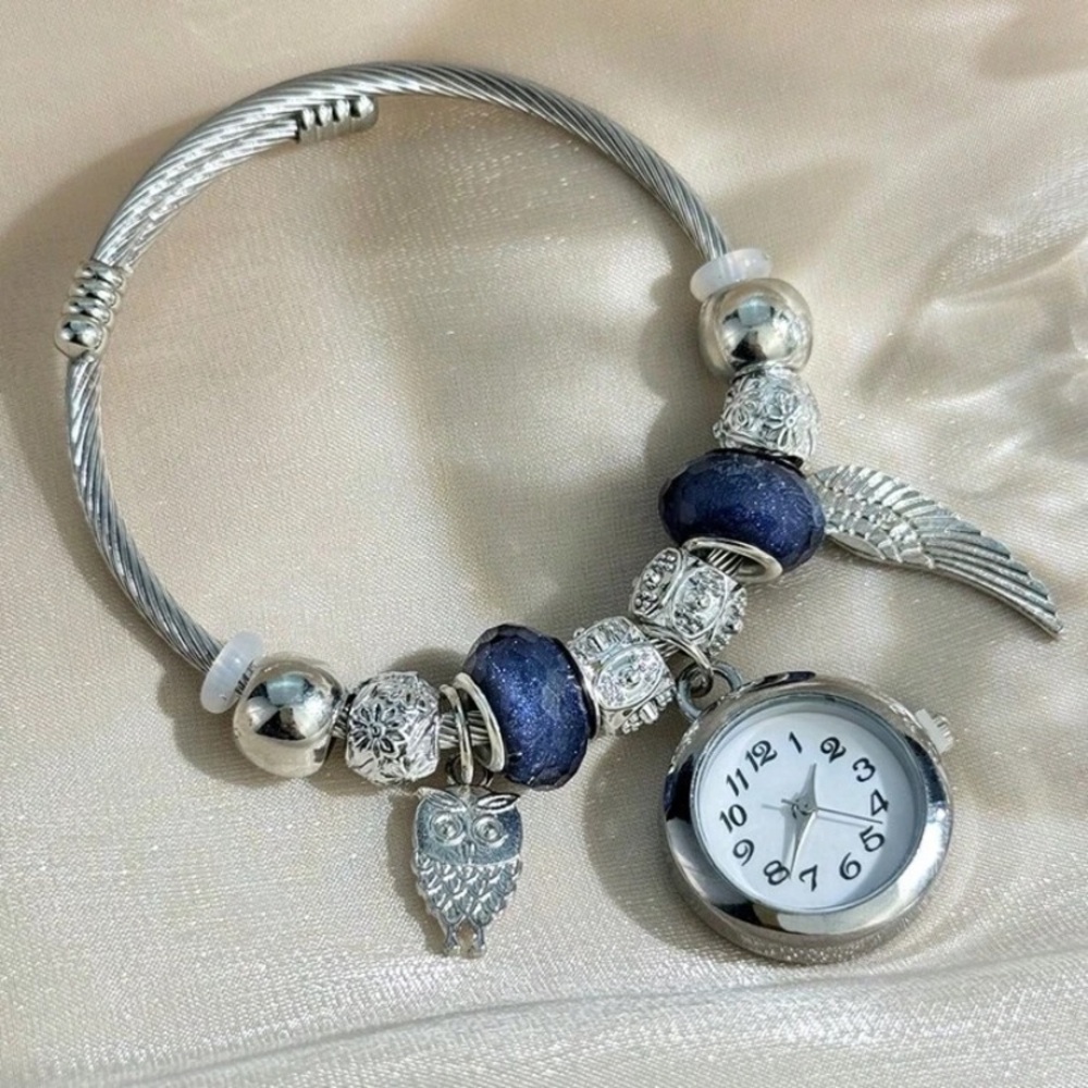 New Silver Quartz watch bracelet